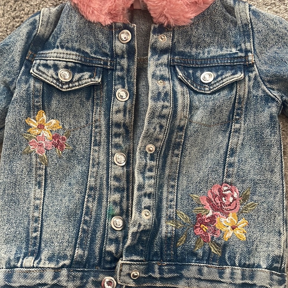 ❤️Jean Jacket❤️ - Picture 2 of 5
